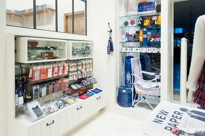 臺北信義誠品服裝店開幕 融合展示架與商品的質(zhì)感空間